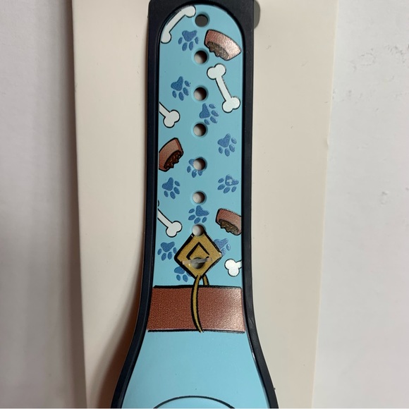 NWT. Disney Parks Tramp Magic Band. features the tramp from Lady and the… - Picture 4 of 10